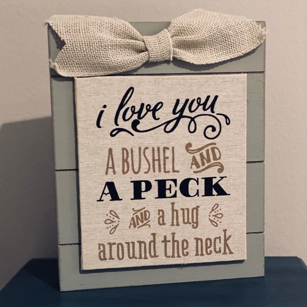 FARMHOUSE DECORATIVE WALL DECOR SIGN
